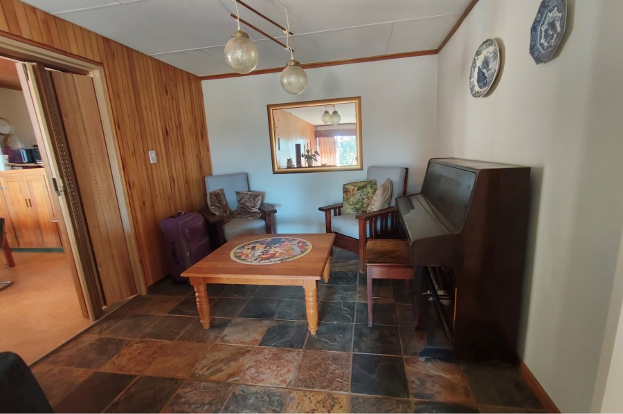 4 Bedroom Property for Sale in Leeuwenkloof North West